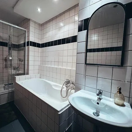 公寓 Geraeumig, Ruhig & Kostenlos Parken